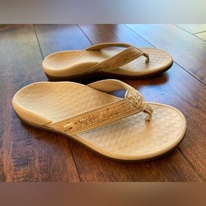 Vionic tan sandals